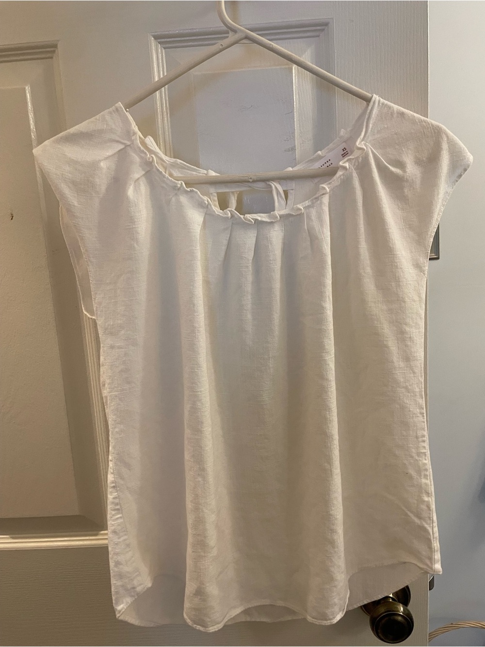 LC Lauren Conrad white sleeveless linen top, Sz XS, tie back at neck
